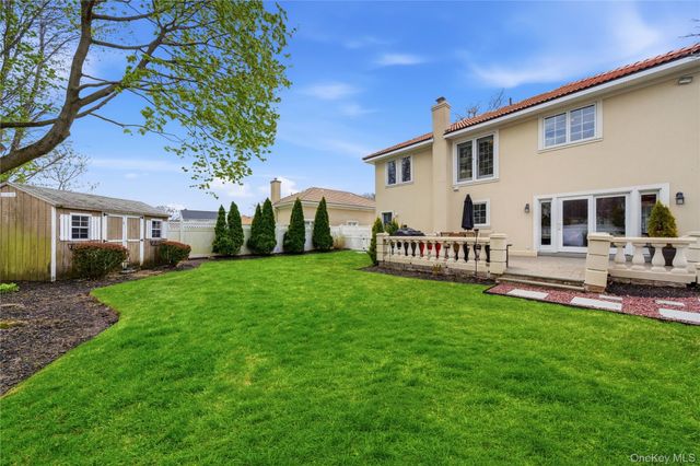 59 Park Lane, Massapequa, NY 11758