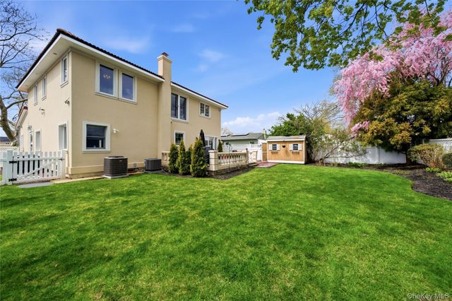 59 Park Lane, Massapequa, NY 11758