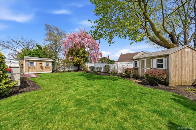 59 Park Lane, Massapequa, NY 11758