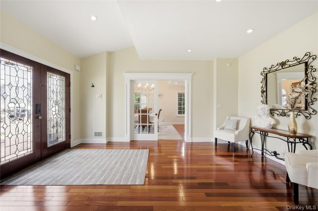 59 Park Lane, Massapequa, NY 11758