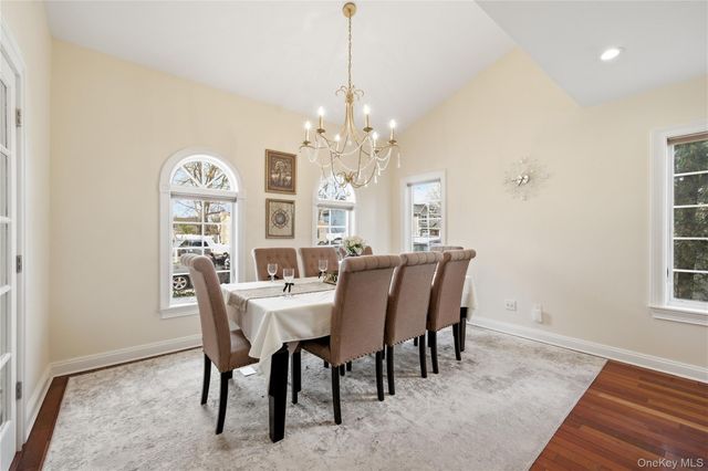 59 Park Lane, Massapequa, NY 11758