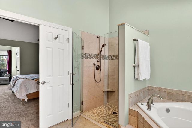 100 LONGVIEW DR, Elkton, MD 21921