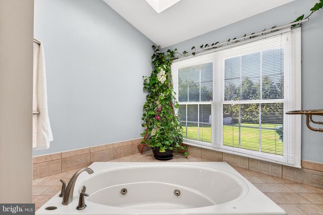 100 LONGVIEW DR, Elkton, MD 21921