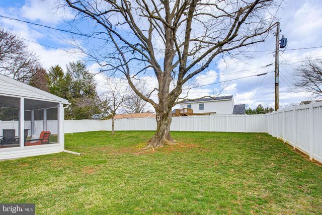 1719 SANTA BARBARA DR, Lancaster, PA 17601