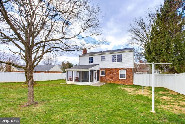 1719 SANTA BARBARA DR, Lancaster, PA 17601