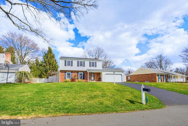 1719 SANTA BARBARA DR, Lancaster, PA 17601