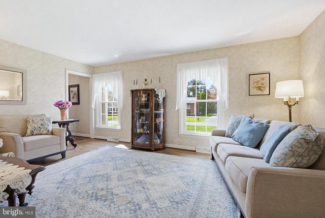 1719 SANTA BARBARA DR, Lancaster, PA 17601