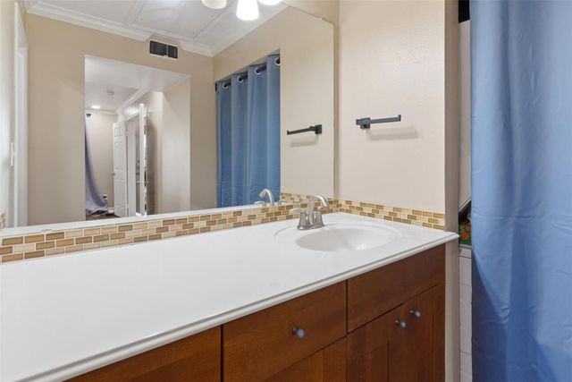 7685 Northcross DR 429, Austin, TX 78757