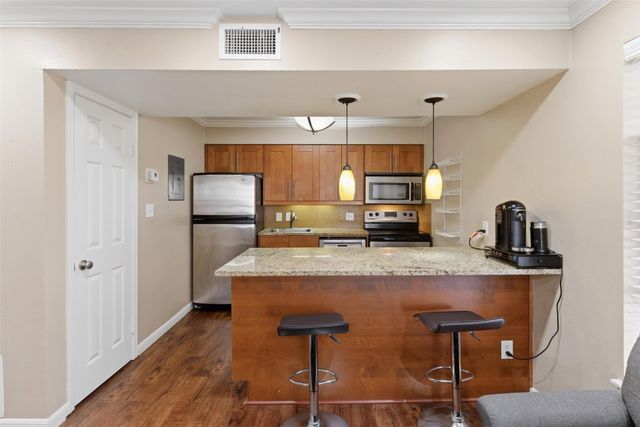 7685 Northcross DR 429, Austin, TX 78757