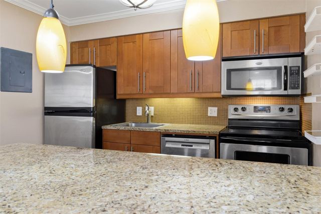 7685 Northcross DR 429, Austin, TX 78757