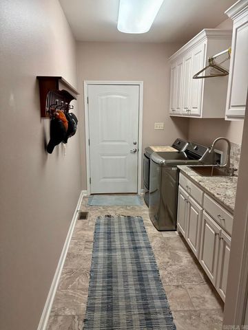 1185 BLUE GRASS, Benton, AR 72019