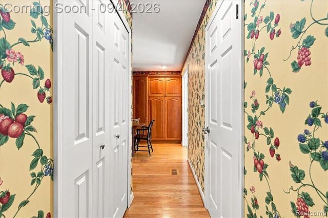 22555 Shadowglen Drive, Farmington Hills, MI 48335