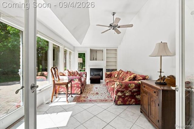 22555 Shadowglen Drive, Farmington Hills, MI 48335