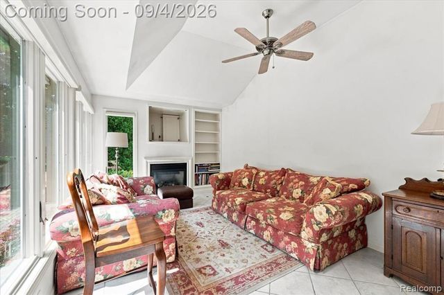 22555 Shadowglen Drive, Farmington Hills, MI 48335