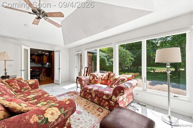 22555 Shadowglen Drive, Farmington Hills, MI 48335