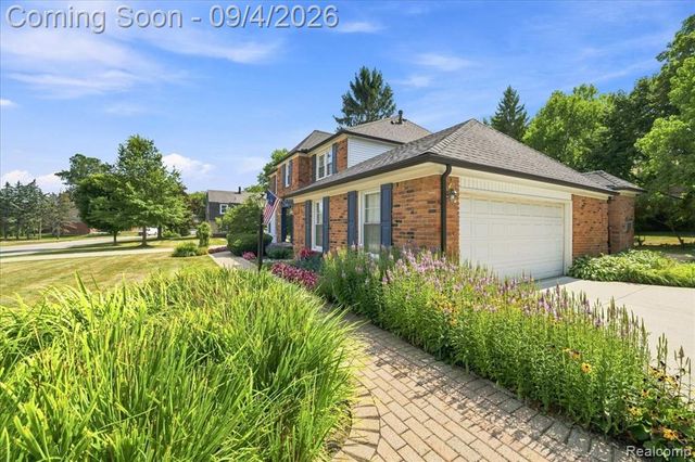 22555 Shadowglen Drive, Farmington Hills, MI 48335