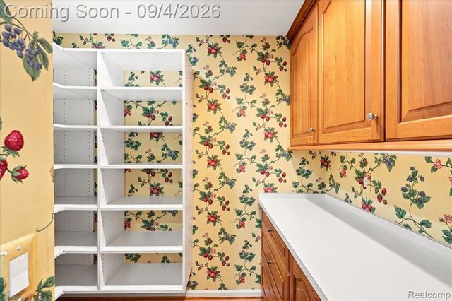 22555 Shadowglen Drive, Farmington Hills, MI 48335