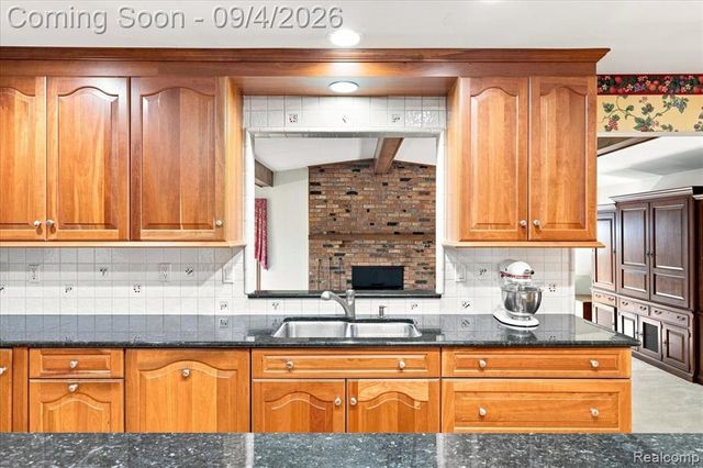 22555 Shadowglen Drive, Farmington Hills, MI 48335
