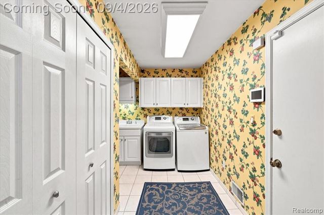 22555 Shadowglen Drive, Farmington Hills, MI 48335