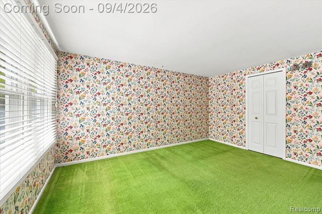 22555 Shadowglen Drive, Farmington Hills, MI 48335