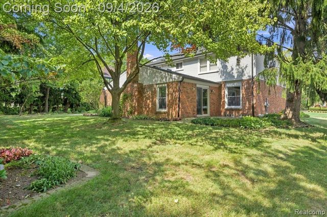22555 Shadowglen Drive, Farmington Hills, MI 48335