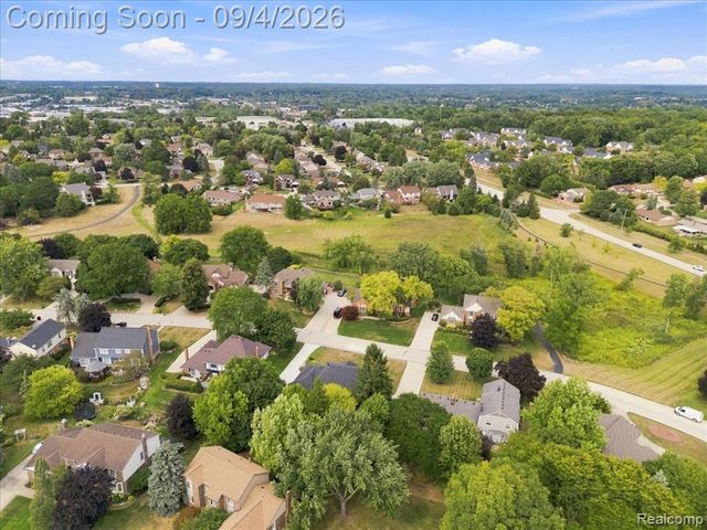 22555 Shadowglen Drive, Farmington Hills, MI 48335