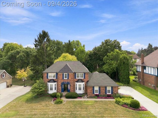 22555 Shadowglen Drive, Farmington Hills, MI 48335