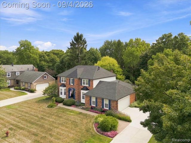22555 Shadowglen Drive, Farmington Hills, MI 48335