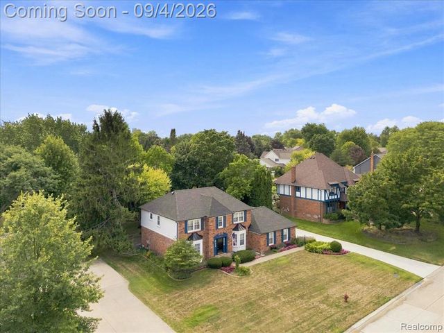 22555 Shadowglen Drive, Farmington Hills, MI 48335