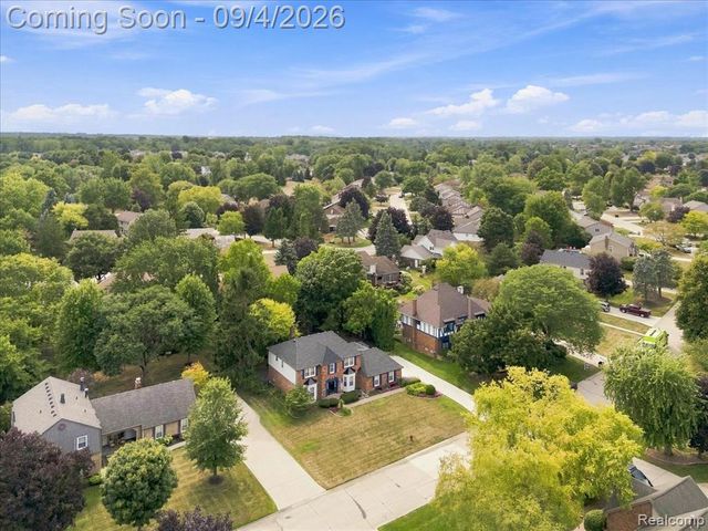 22555 Shadowglen Drive, Farmington Hills, MI 48335