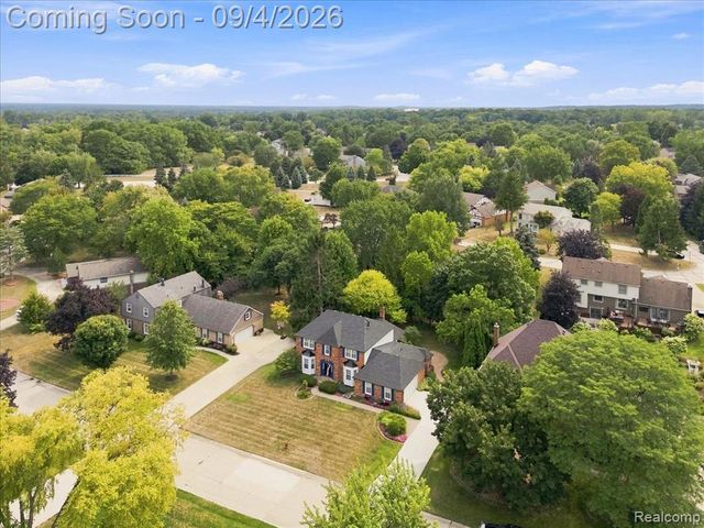 22555 Shadowglen Drive, Farmington Hills, MI 48335