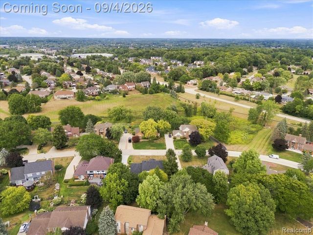 22555 Shadowglen Drive, Farmington Hills, MI 48335