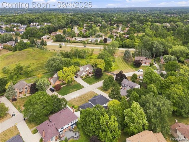 22555 Shadowglen Drive, Farmington Hills, MI 48335
