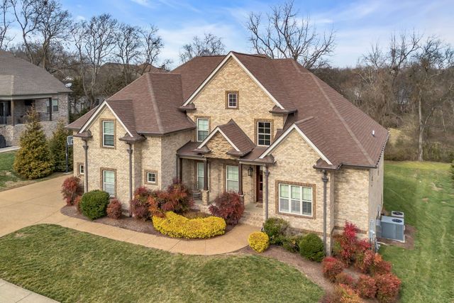 2040 Brisbane Dr, Spring Hill, TN 37174