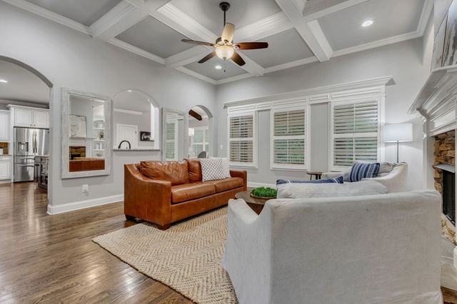 2040 Brisbane Dr, Spring Hill, TN 37174