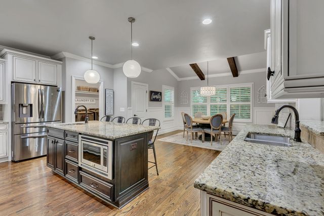 2040 Brisbane Dr, Spring Hill, TN 37174