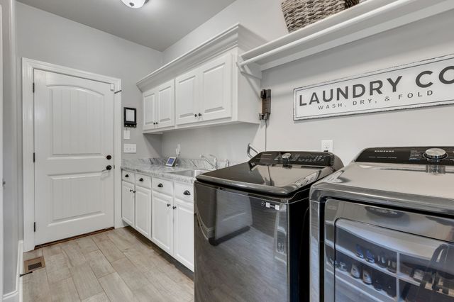 2040 Brisbane Dr, Spring Hill, TN 37174