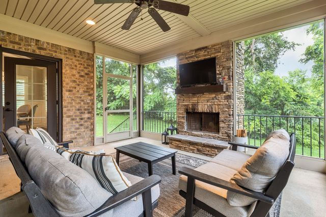 2040 Brisbane Dr, Spring Hill, TN 37174