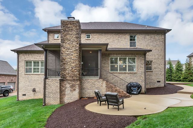 2040 Brisbane Dr, Spring Hill, TN 37174