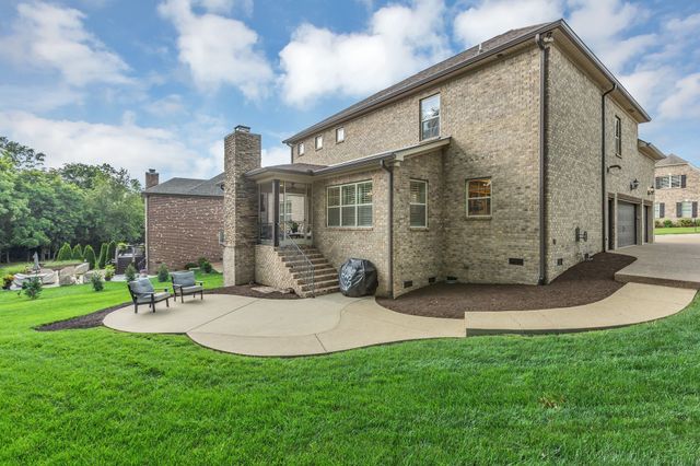 2040 Brisbane Dr, Spring Hill, TN 37174