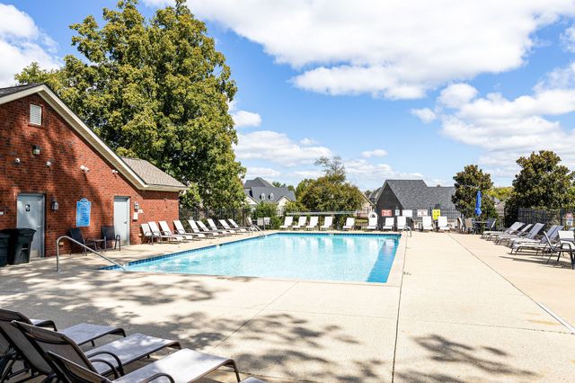 2040 Brisbane Dr, Spring Hill, TN 37174