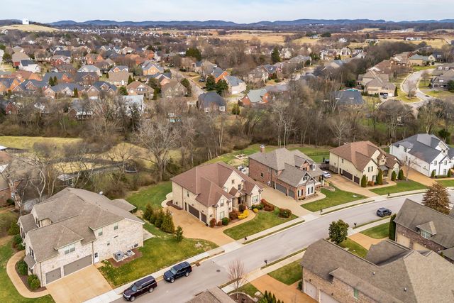 2040 Brisbane Dr, Spring Hill, TN 37174