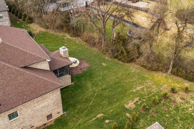 2040 Brisbane Dr, Spring Hill, TN 37174