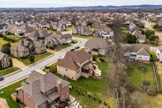 2040 Brisbane Dr, Spring Hill, TN 37174