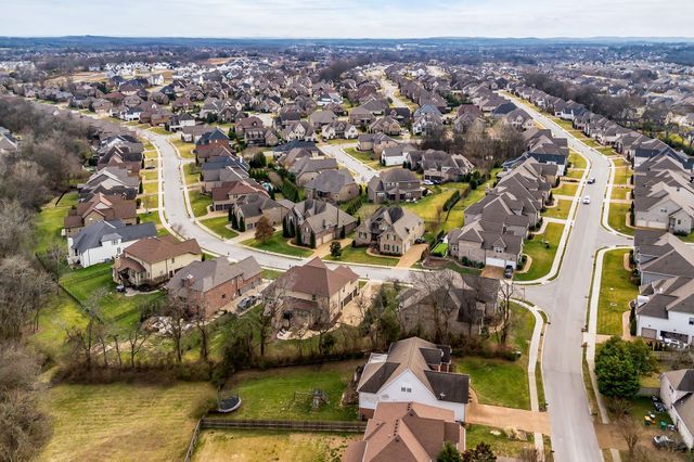 2040 Brisbane Dr, Spring Hill, TN 37174