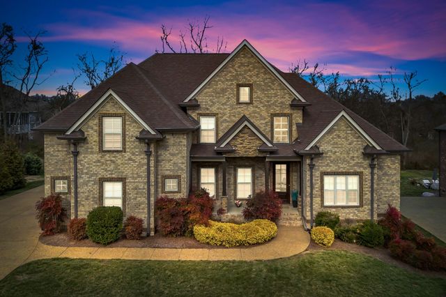 2040 Brisbane Dr, Spring Hill, TN 37174