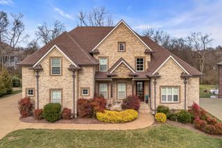 2040 Brisbane Dr, Spring Hill, TN 37174