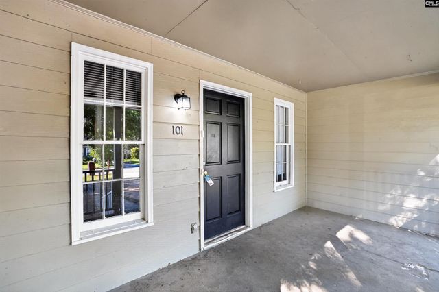 101 Roost Road, Hopkins, SC 29061
