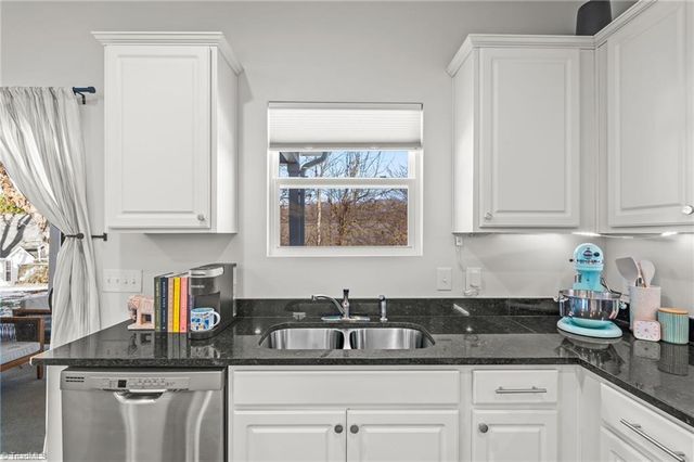 1981 Glenburn Drive, Winston-salem, NC 27127