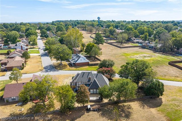 9912 Kingsley Place, Fort Smith, AR 72908